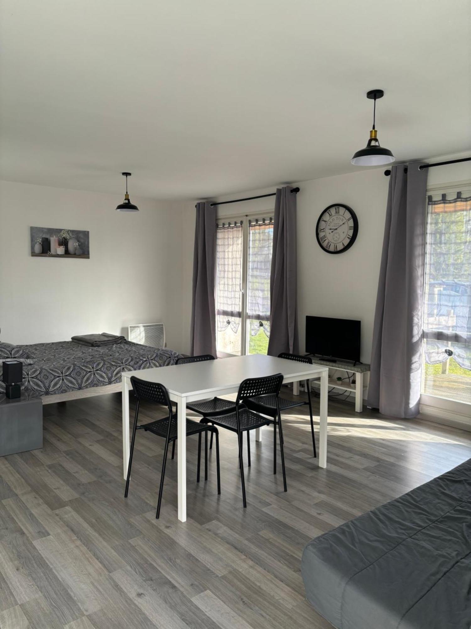 Studio Albert Avec Terrasse A Proximite De Metz Exterior foto
