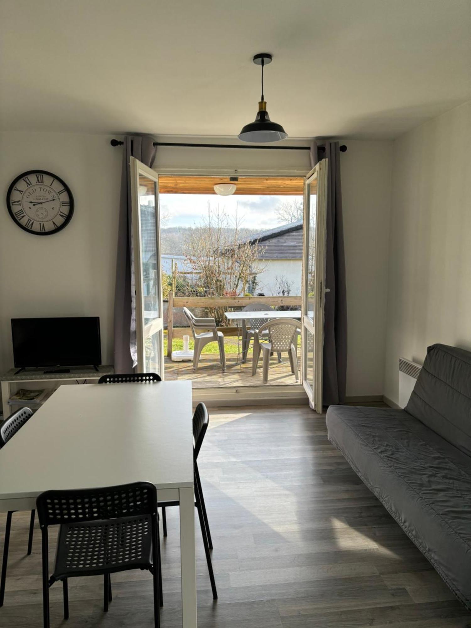 Studio Albert Avec Terrasse A Proximite De Metz Exterior foto